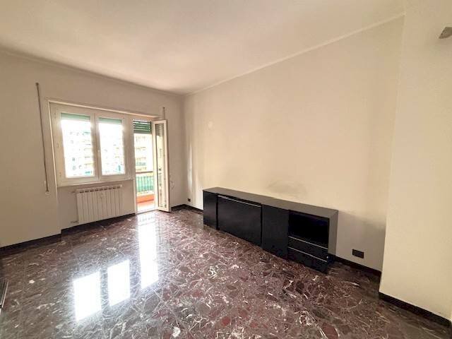 Salone - Trilocale corso Ferdinando Magellano, Genova (zona Sampierdarena) - foto 2