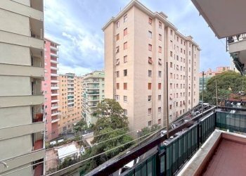Balcone - Trilocale corso Ferdinando Magellano, Genova (zona Sampierdarena) - foto 5