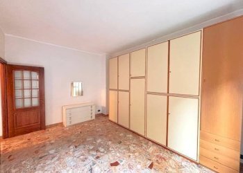 Camera da letto - Trilocale corso Ferdinando Magellano, Genova (zona Sampierdarena) - foto 16