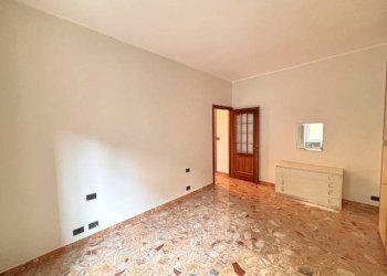 Camera da letto - Trilocale corso Ferdinando Magellano, Genova (zona Sampierdarena) - foto 17