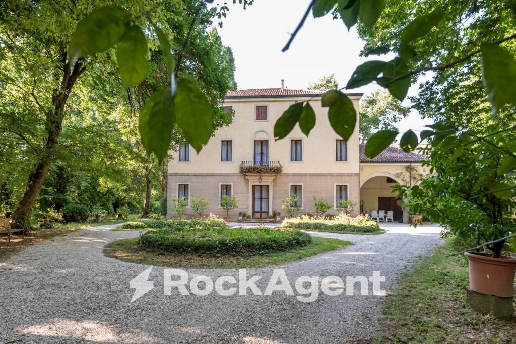 Cortile interno - Villa via Euganea Praglia, 46, Teolo - photo 2