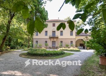 Cortile interno - Villa via Euganea Praglia, 46, Teolo - foto 2