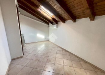 Three-room apartment Via Goffredo Mameli, Arconate - photo 9