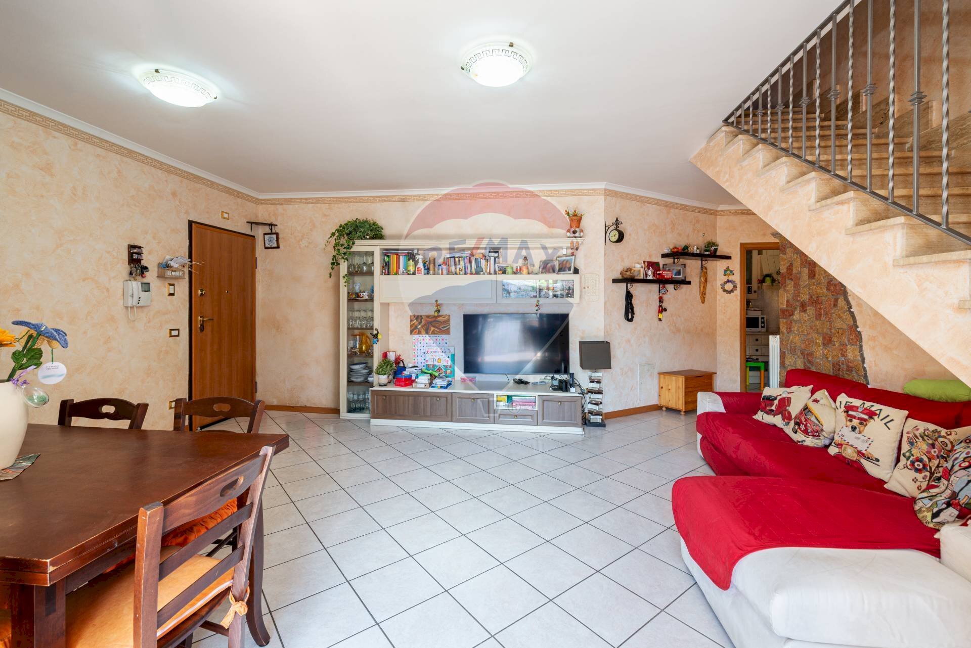 Sala da pranzo - Quadrilocale via volturno
 
11, Monterotondo - foto 2