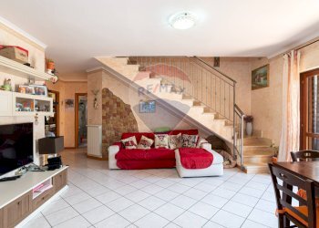 Sala da pranzo - Quadrilocale via volturno
 
11, Monterotondo - foto 3