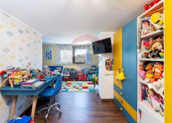 Camera / camera da letto - Quadrilocale via volturno
 
11, Monterotondo - foto 15