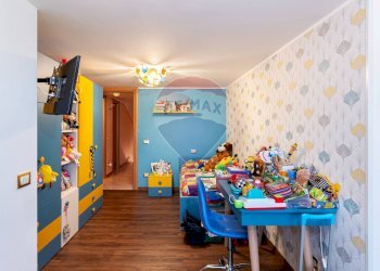 Camera / camera da letto - Quadrilocale via volturno
 
11, Monterotondo - foto 16