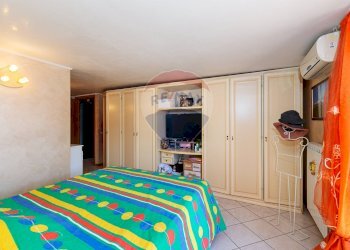 Camera / camera da letto - Quadrilocale via volturno
 
11, Monterotondo - foto 19