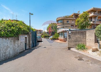 Edificio all\'aperto - Box via Mollica
 
6, Aci Castello - foto 19