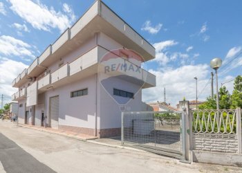 Edificio all\'aperto - Laboratorio via Pitagora
17, San Giovanni Teatino - foto 1