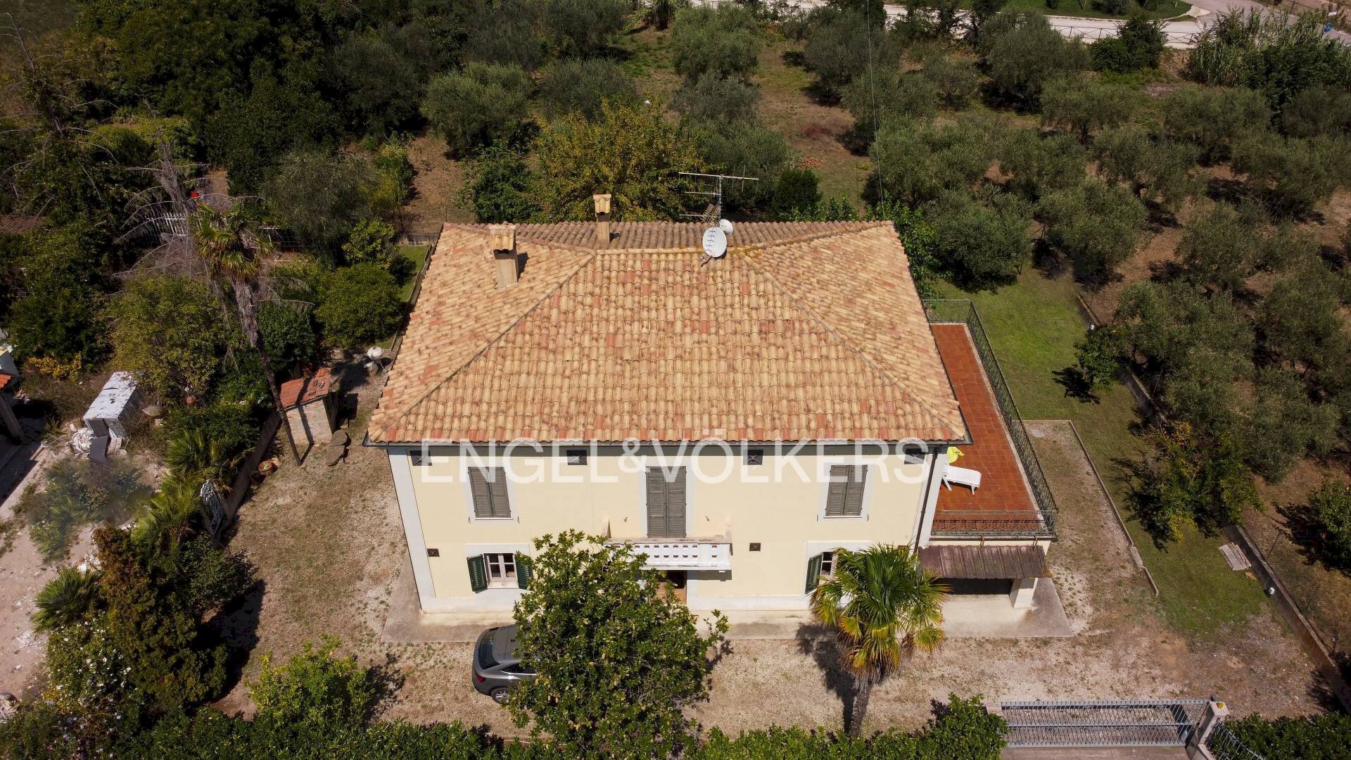 Foto 1 - Villa via nazionale per Teramo
 
238, Giulianova - foto 1