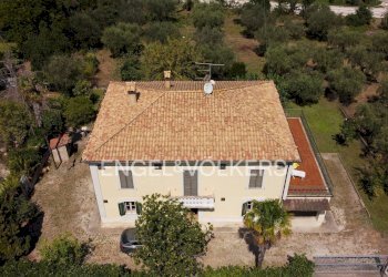 Foto 1 - Villa via nazionale per Teramo
 
238, Giulianova - foto 1