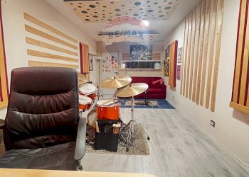 Soggiorno - Box via Lombardia
 
149 g, Campobasso - foto 9