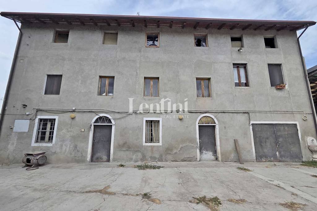 Facciata - Villa via Carlo Ceronetti, Casale Monferrato - foto 1