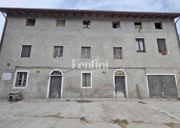Facciata - Villa via Carlo Ceronetti, Casale Monferrato - foto 1