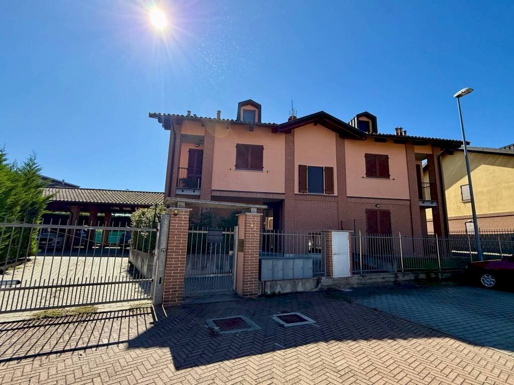 Facciata - Three-room apartment via Don Antonio Zappino, 42, Carmagnola - photo 2