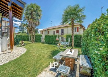 Giardino - Villa via Filippo Turati, 8, Castelletto Sopra Ticino - foto 13