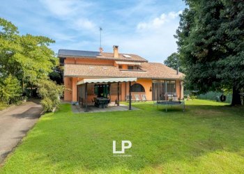 Giardino - Villa via Beati, n 95, Castelletto Sopra Ticino - foto 11