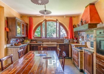 Cucina - Villa via Beati, n 95, Castelletto Sopra Ticino - foto 18