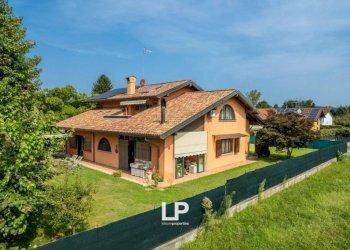 Facciata - Villa via Beati, n 95, Castelletto Sopra Ticino - foto 39