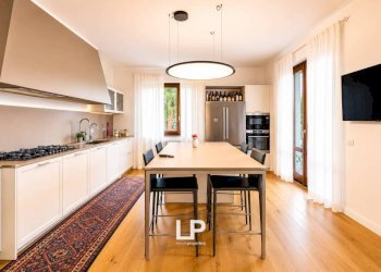 Cucina - Appartamento via al Collegio, 23, Verbania - foto 15