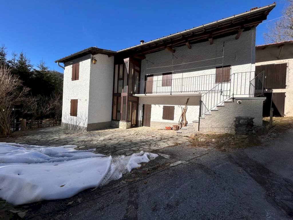Facciata - Casa indipendente Frazione Vigna, 84, Chiusa di Pesio - foto 3