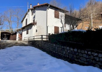 Facciata - Casa indipendente Frazione Vigna, 84, Chiusa di Pesio - foto 2