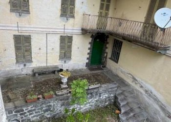 Cortile interno - Casa indipendente via Federico Rosazza, 15, Rosazza - foto 2