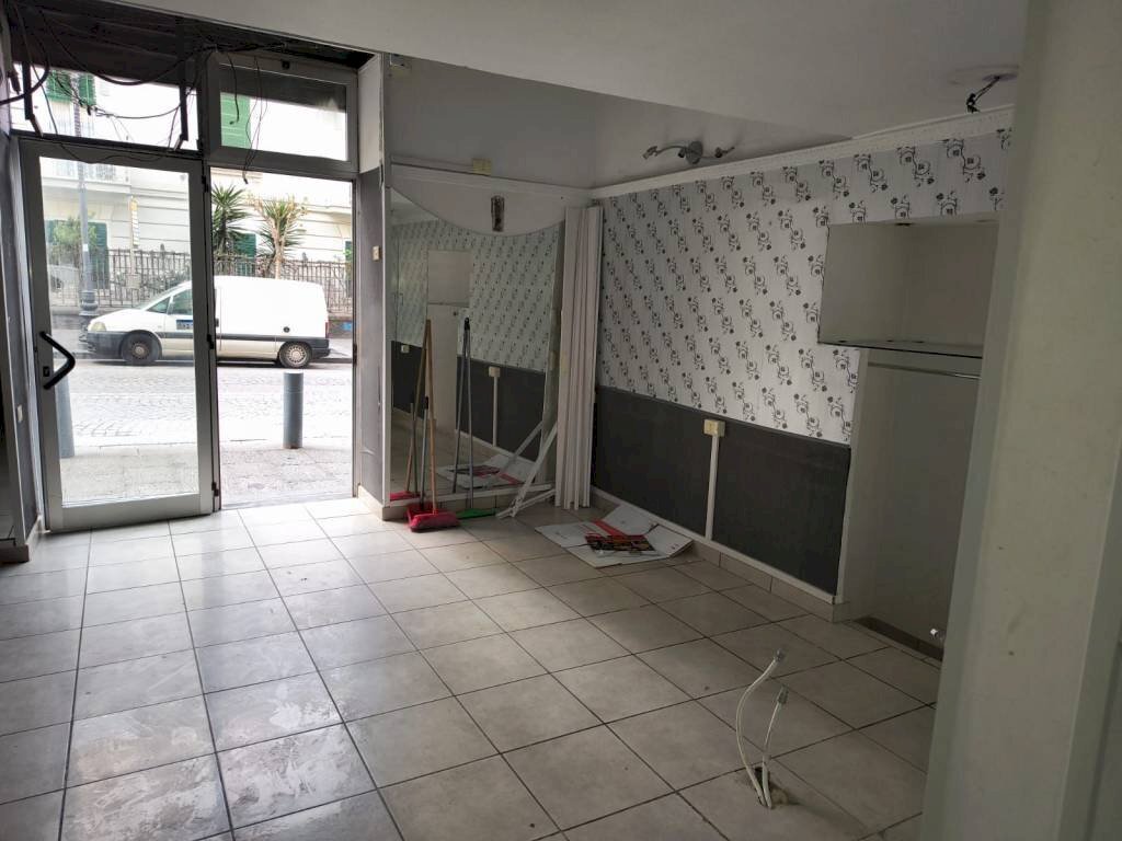 Interno non residenziale - Negozio corso Giuseppe Garibaldi, Portici - foto 1