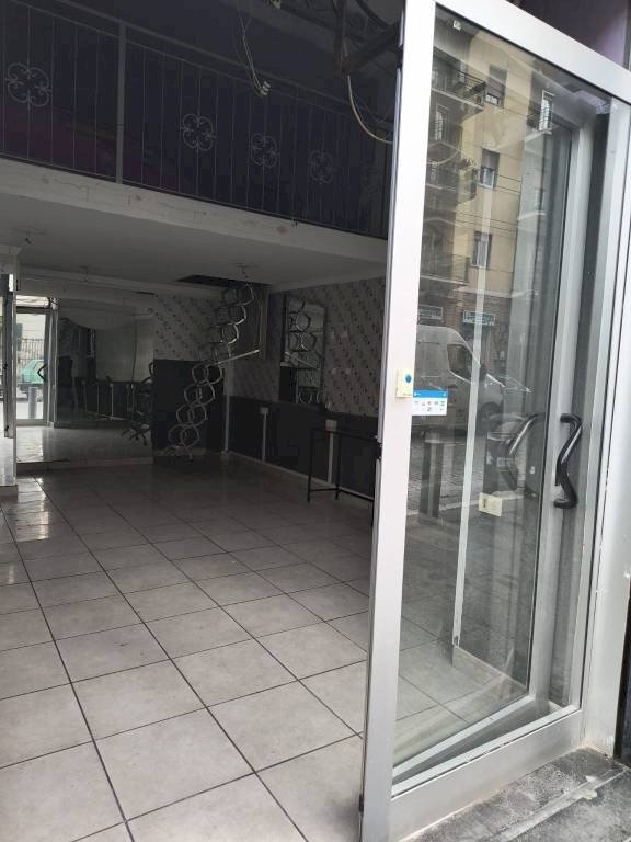 Interno non residenziale - Negozio corso Giuseppe Garibaldi, Portici - foto 2