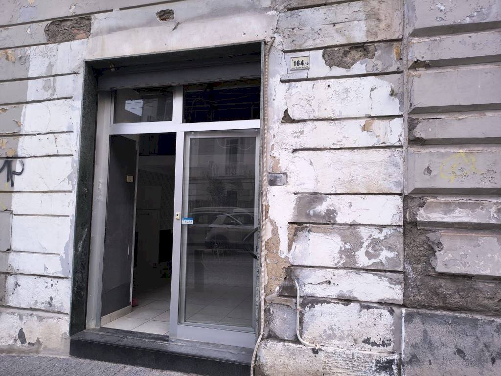 Facciata - Negozio corso Giuseppe Garibaldi, Portici - foto 3