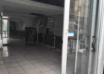 Interno non residenziale - Negozio corso Giuseppe Garibaldi, Portici - foto 2