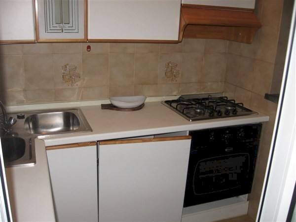 Cucina - Villa a Schiera viale Roma, 383, Massa - foto 2