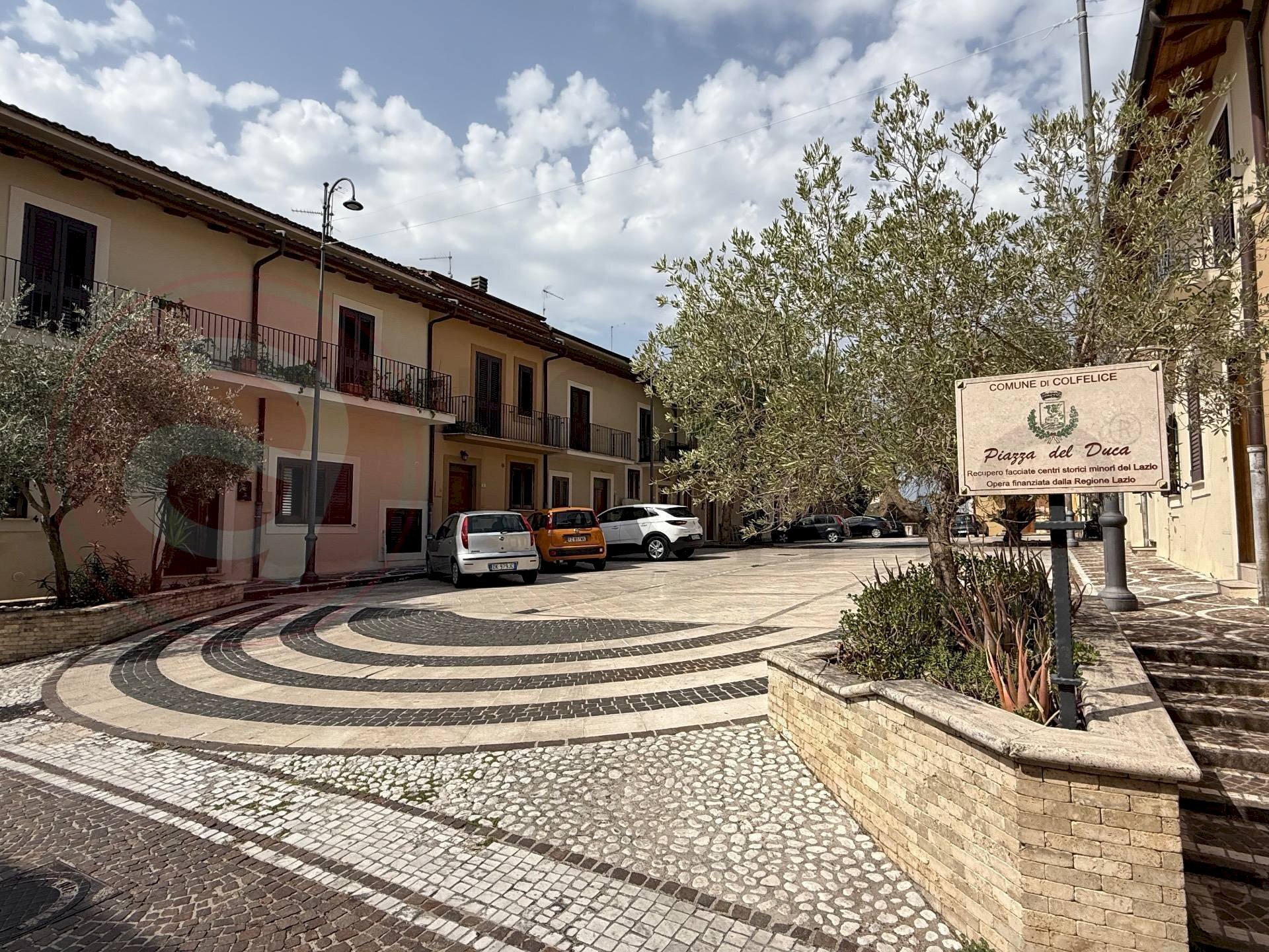 Foto 1 - Stabile - Palazzo Piazza del Duca
 
13, Colfelice - foto 1