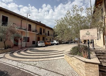 Foto 1 - Stabile - Palazzo Piazza del Duca
 
13, Colfelice - foto 1