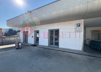 Foto 1 - Locale Commerciale via Valle
 
snc, Lavena Ponte Tresa - foto 1