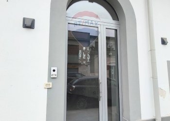 Edificio all\'aperto - Commercial Premises Via Carlo Alberto
 
18, Bitritto - photo 2