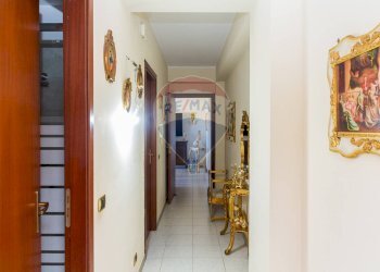 Hall / corridoio - Quadrilocale Viale Librino
 
2, Catania - foto 16