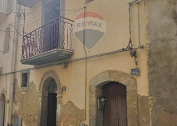 Edificio all\'aperto - Casa indipendente via conceria
 
66, Caltagirone - foto 1