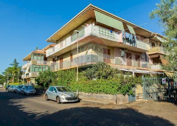 Edificio all\'aperto - Appartamento via salvatore quasimodo
 
12, Aci Sant'Antonio - foto 1