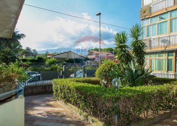 Edificio all\'aperto - Appartamento via salvatore quasimodo
 
12, Aci Sant'Antonio - foto 2