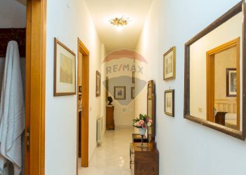 Hall / corridoio - Appartamento via salvatore quasimodo
 
12, Aci Sant'Antonio - foto 8