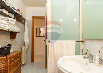 Bagno - Appartamento via salvatore quasimodo
 
12, Aci Sant'Antonio - foto 11