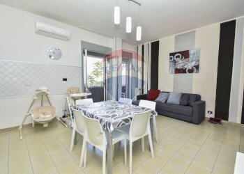 Sala da pranzo - Quadrilocale Via dei Palici
 
28, Adrano - foto 2