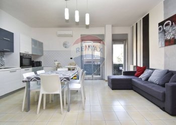 Sala da pranzo - Quadrilocale Via dei Palici
 
28, Adrano - foto 3