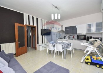 Sala da pranzo - Quadrilocale Via dei Palici
 
28, Adrano - foto 4