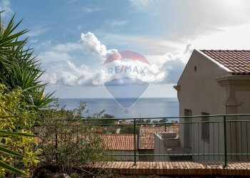 Balcone - Casa indipendente VIA GAROTTOLI
 
S.N.C., Maratea - foto 8