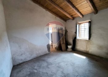 Stanza vuota - Rustico SP 7 (C.da Costa Galluzzo), Graniti - foto 7