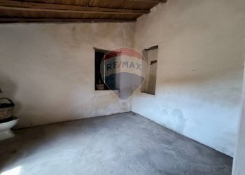 Stanza vuota - Rustico SP 7 (C.da Costa Galluzzo), Graniti - foto 8