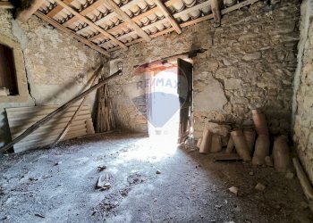 Stanza vuota - Rustico SP 7 (C.da Costa Galluzzo), Graniti - foto 15